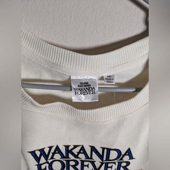 NWT Women's Marvel Black Panther Wakanda Forever Sweatshirt Size M (Oversize) - Picture 2 of 5